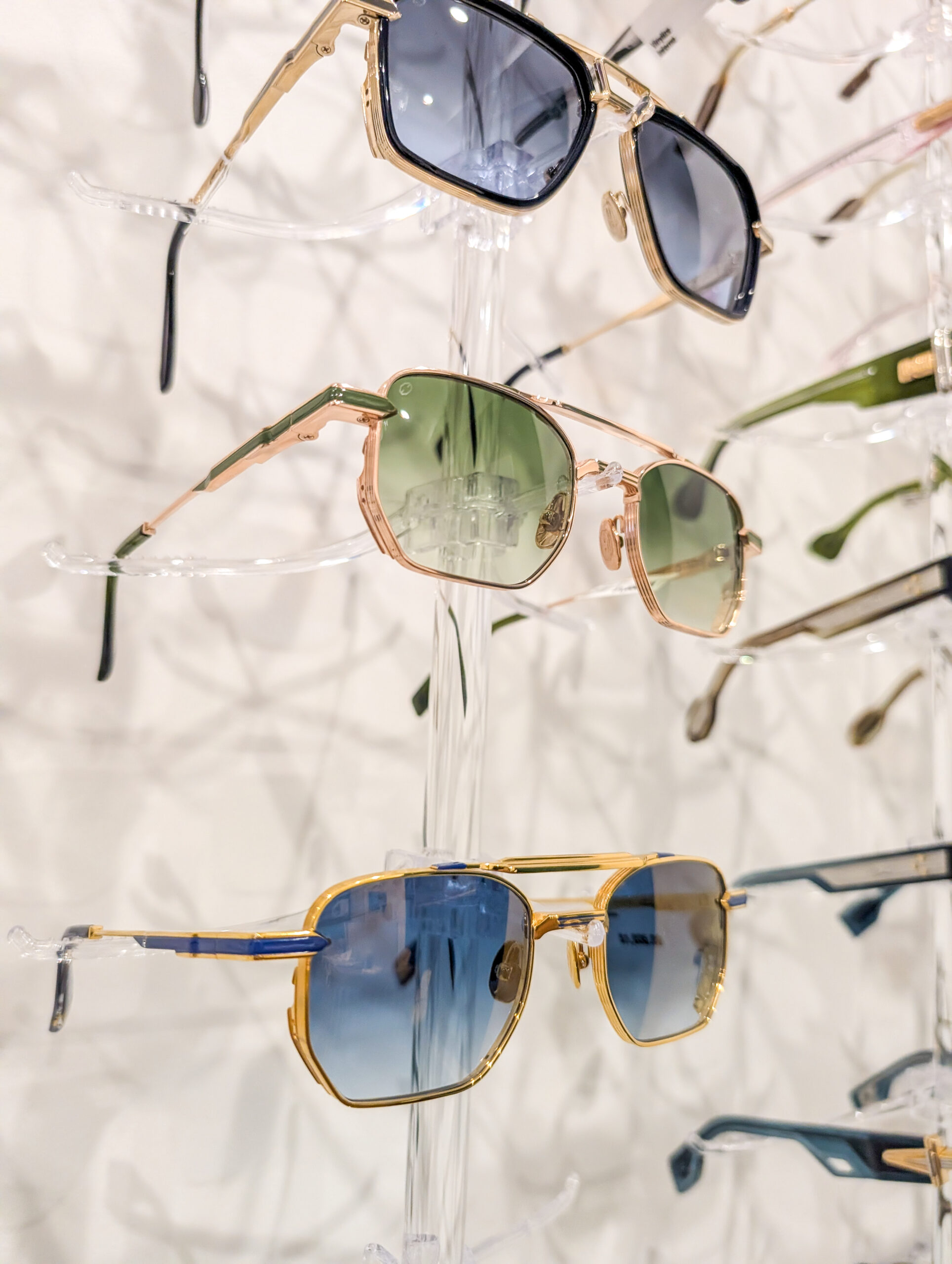 Framed_Showroom-THenri2 Framed_Showroom-THenri2